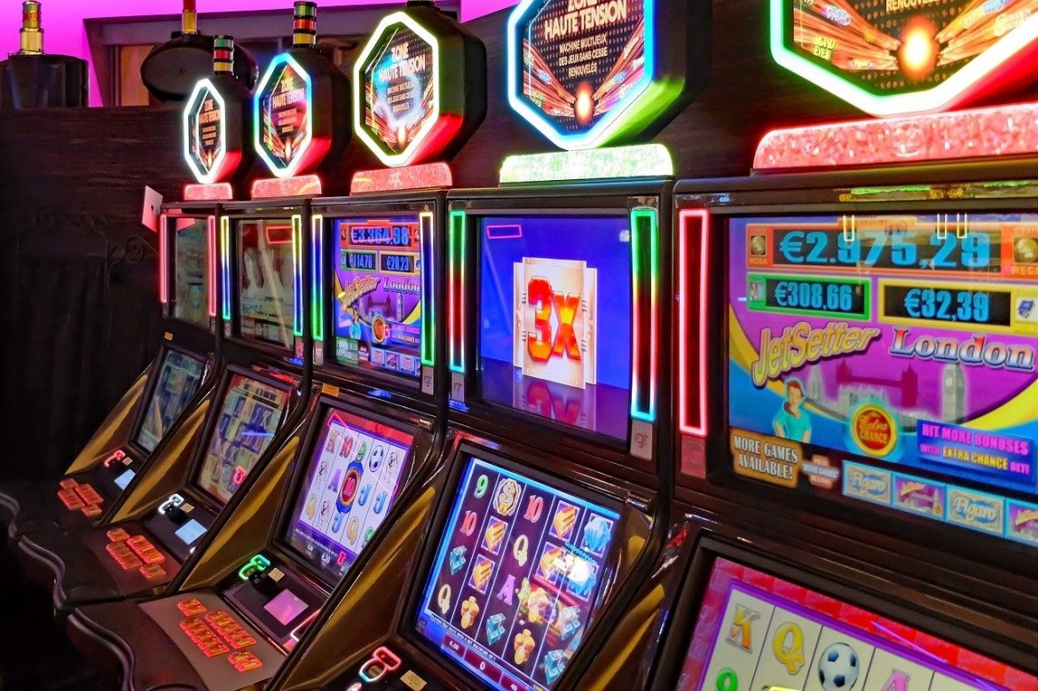 What is an online slot game?